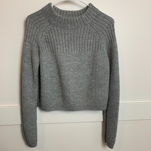 Banana Republic Sweaters - Banana Republic Gray Chunky Cropped Sweater